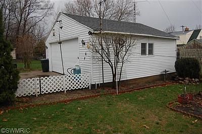 1st image of 923 Cricklewood St SW