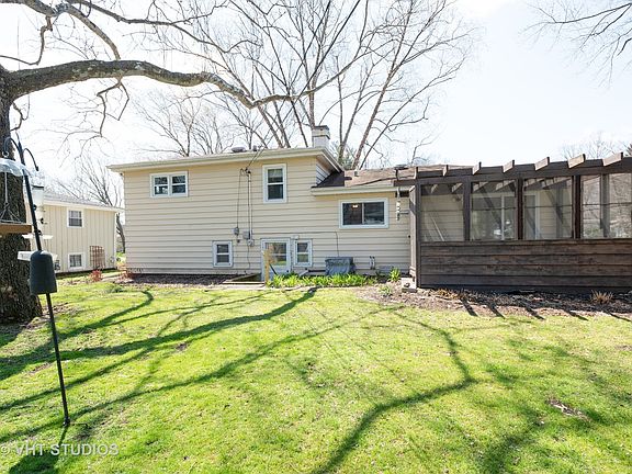 2nd image of 3S221 Cypress Dr