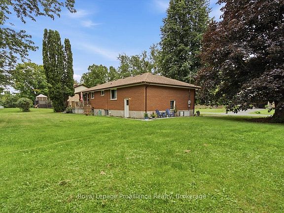 5th image of 270 Colonial Rd