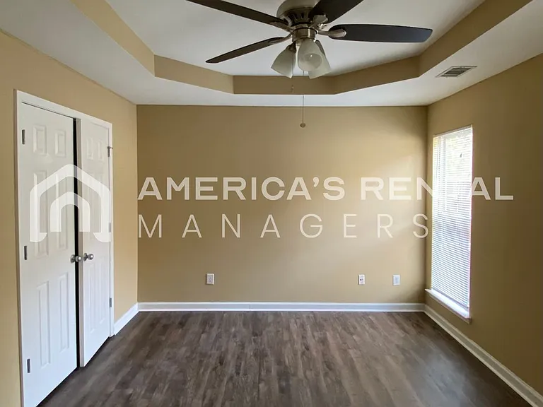 525 Fox Run Cir — Photo 19