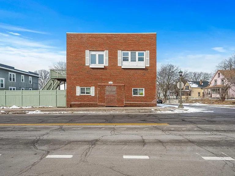1051 Arkwright Street - 4 — Photo 12