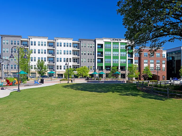 The Tomlin Luxury Apartments — Photo 31