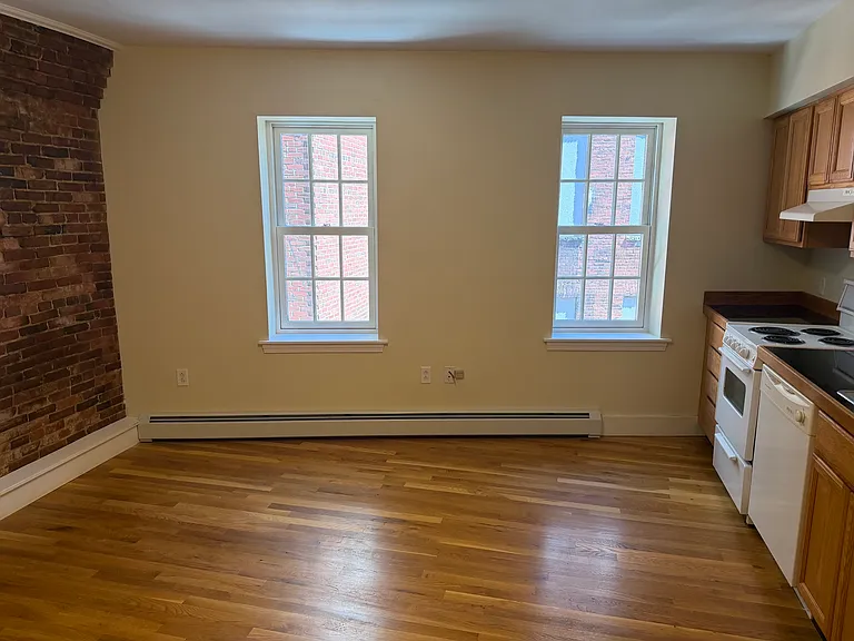 36 Main St #6 — Photo 3