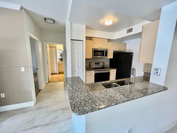 2490 Centergate Dr APT 203, Hollywood, FL 33025