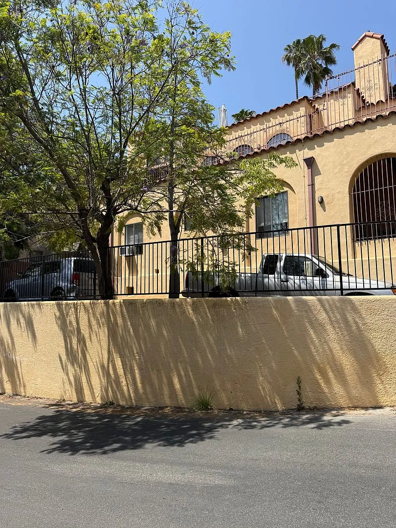 2071 Vista Del Mar Ave. — Photo 3