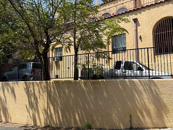 3rd image of 2071 Vista Del Mar Ave APT 4