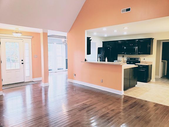 3rd image of 400 Farmway Dr SE