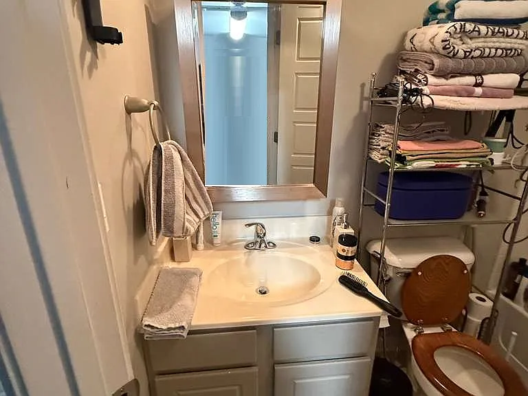 702 E High St #201-D — Photo 11