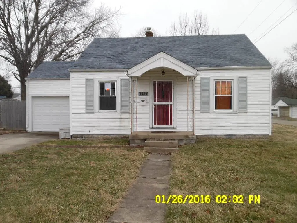 3924 Fernway Dr photo 1