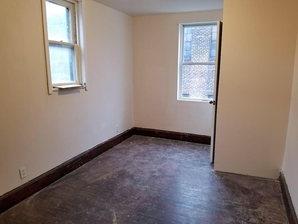 2nd image of 4442 Penn St
