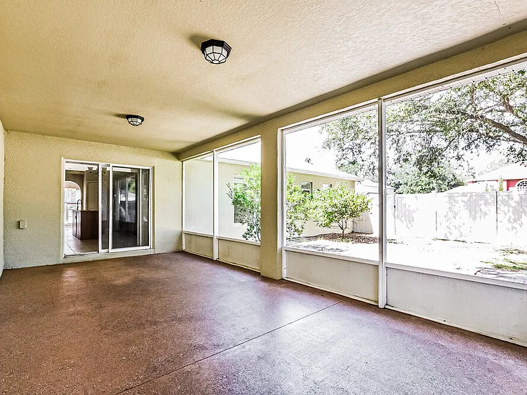 801 Clear Brook Ct — Photo 9