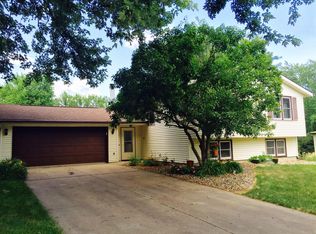 303 Wakefield Cir, Marshalltown, IA 50158