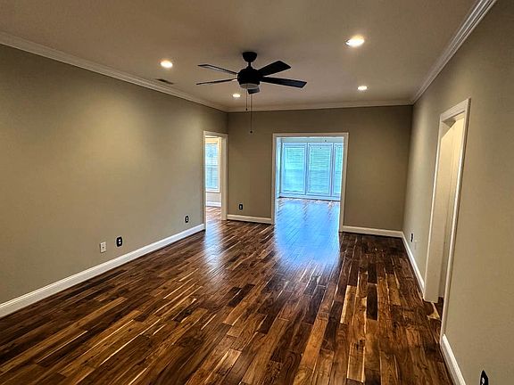 4th image of 240 Regency Ln SW