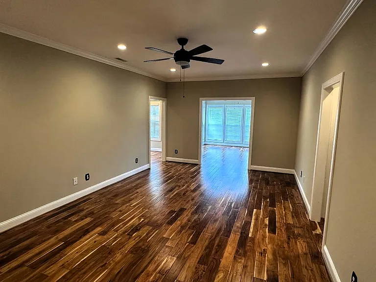 240 Regency Ln SW — Photo 4