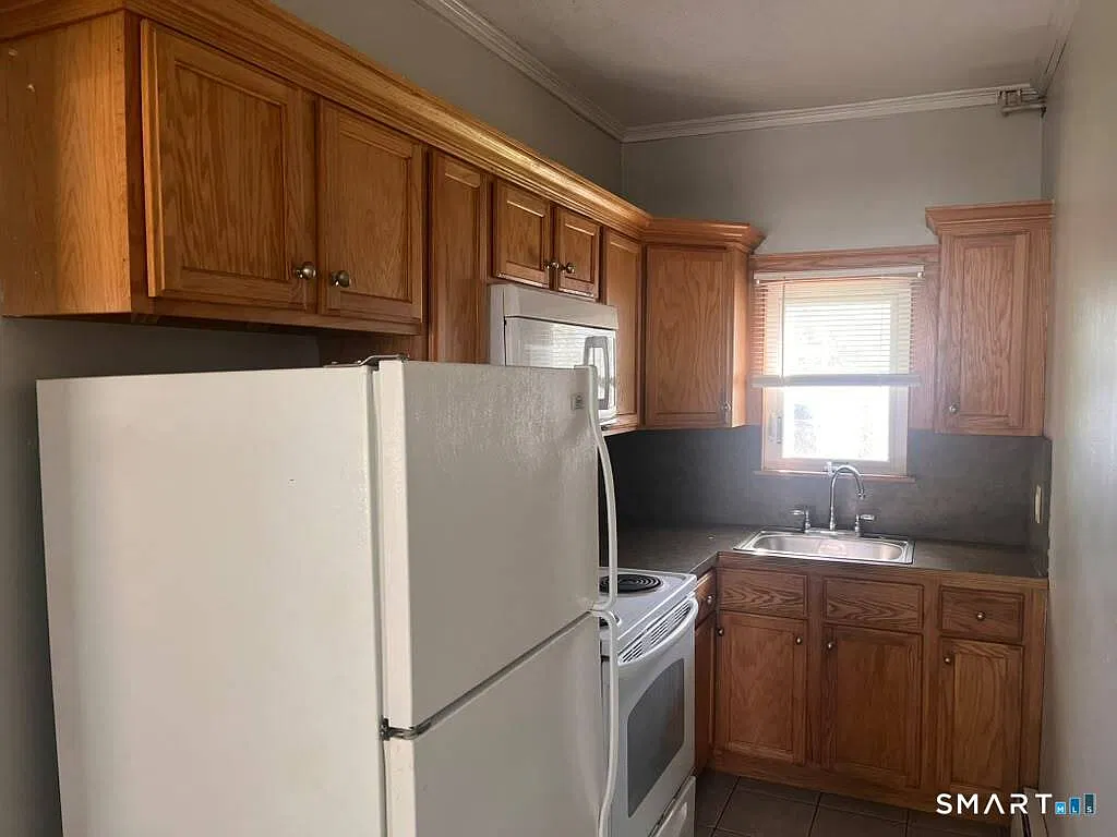 96 S Burritt St — Photo 3