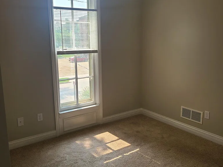436 W Walnut St #2 — Photo 13