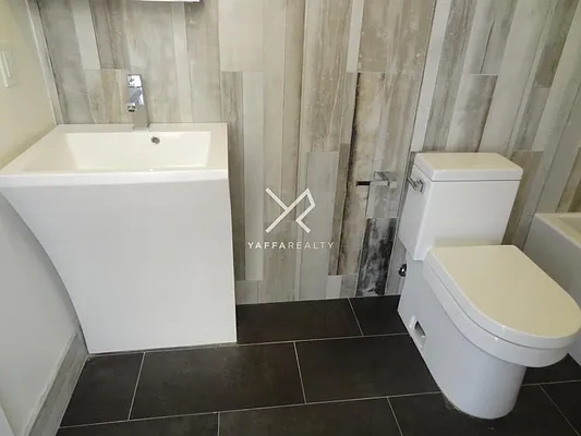 Rented by Yaffa Realty LLC | media 30