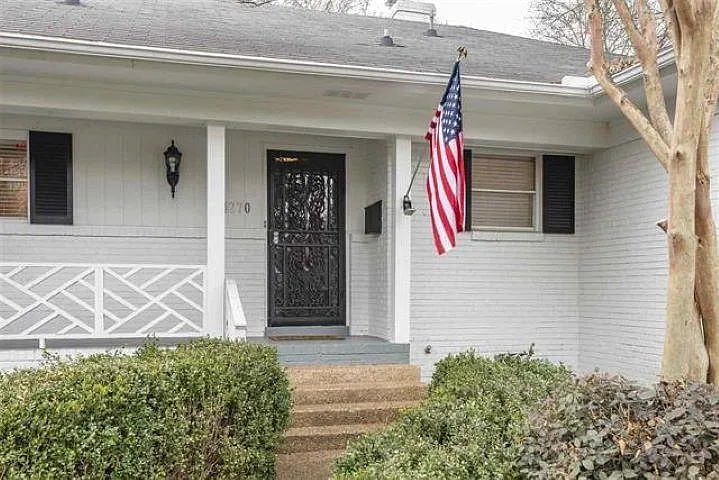 3 bed, 2.0 bath, 2364 sqft, $2,850 — Photo 2