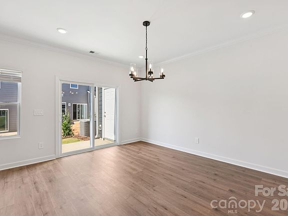 2nd image of 445 Markridge Loop