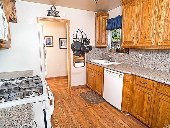 4th image of 16508 Rayen St