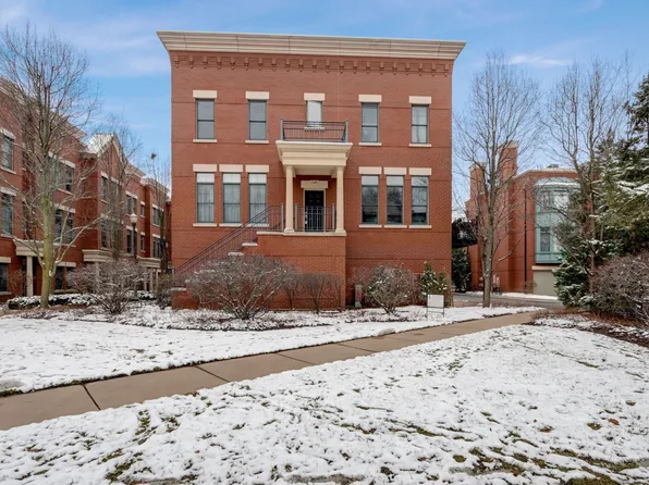 140 River Walk Ct #140, Elgin, IL 60120