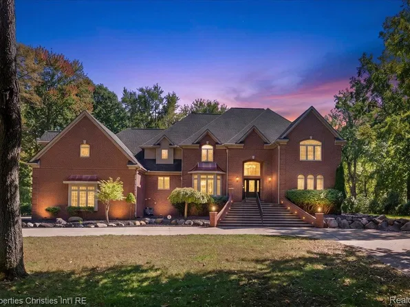 6986 Montgomery Dr, Utica, MI 48316