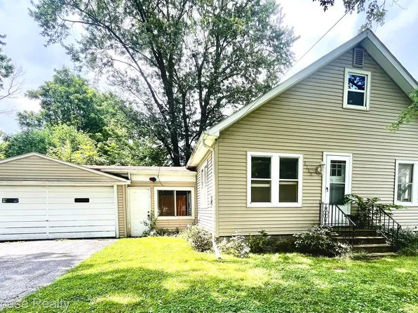 2213 Richwood Rd, Auburn Hills, MI 48326