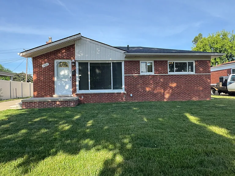 2431 Grange Rd — Photo 1