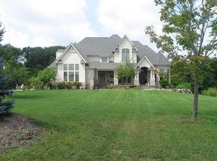 8226 Shadow Creek Ln, Yorkville, IL 60560