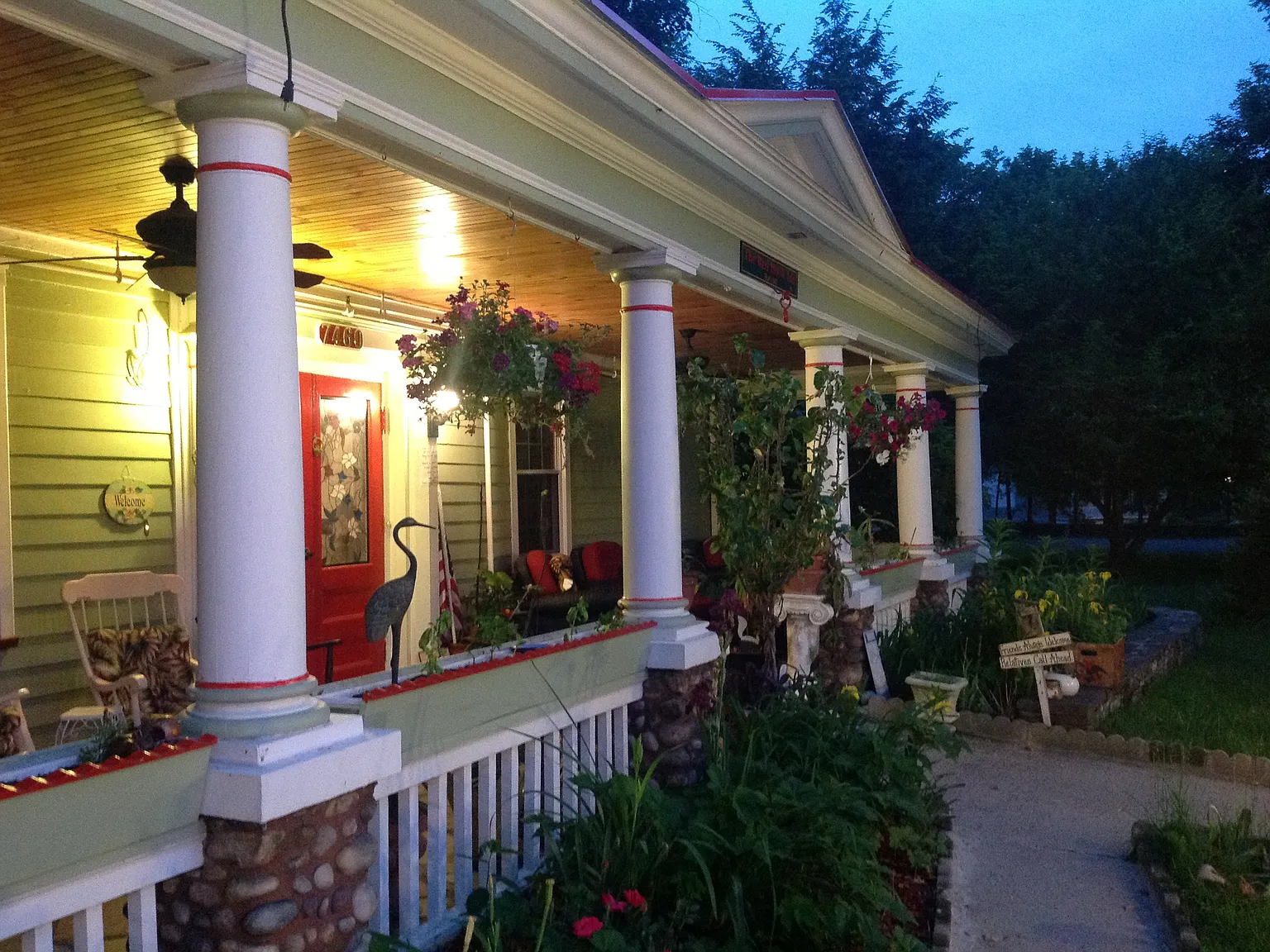 9 bed, 10000 sqft, $1,600 — Photo 4