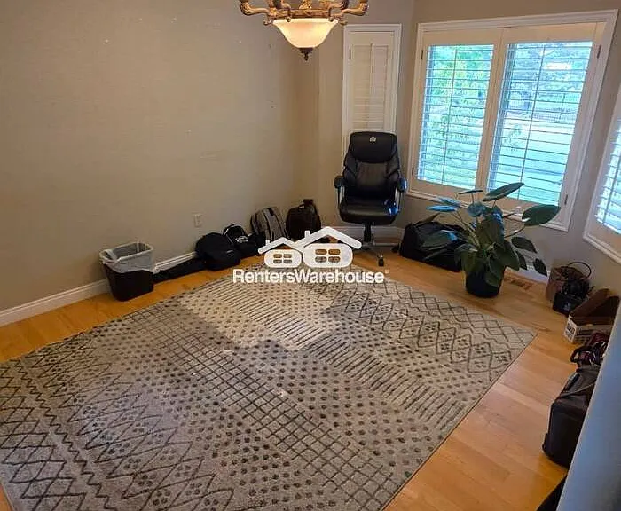 281 Himalaya Ave — Photo 15