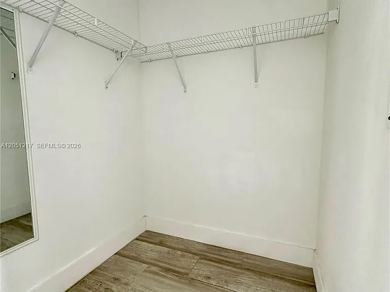 121 NE 34th St #L605 — Photo 9