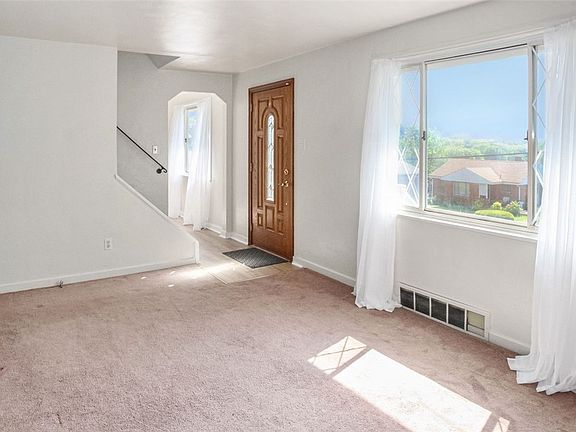 3rd image of 4826 Poplar St