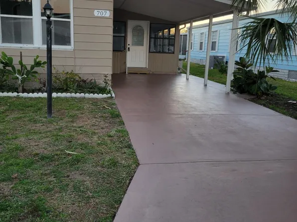 707 Periwinkle Cir, Barefoot Bay, FL 32976