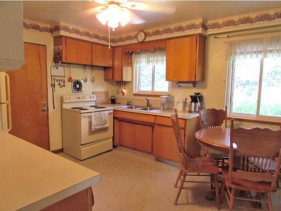 5th image of 8 Watkins Ave