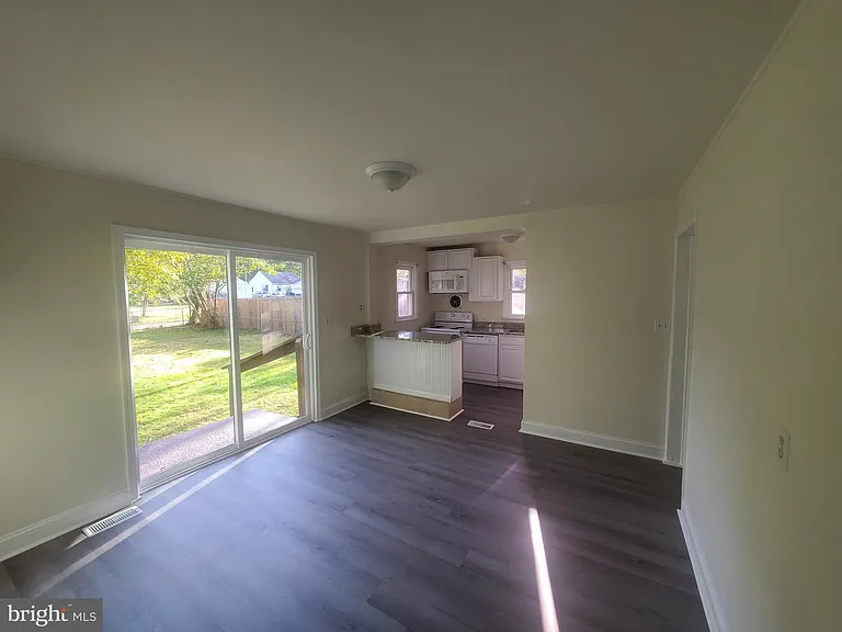 73 Upland Ave — Photo 13