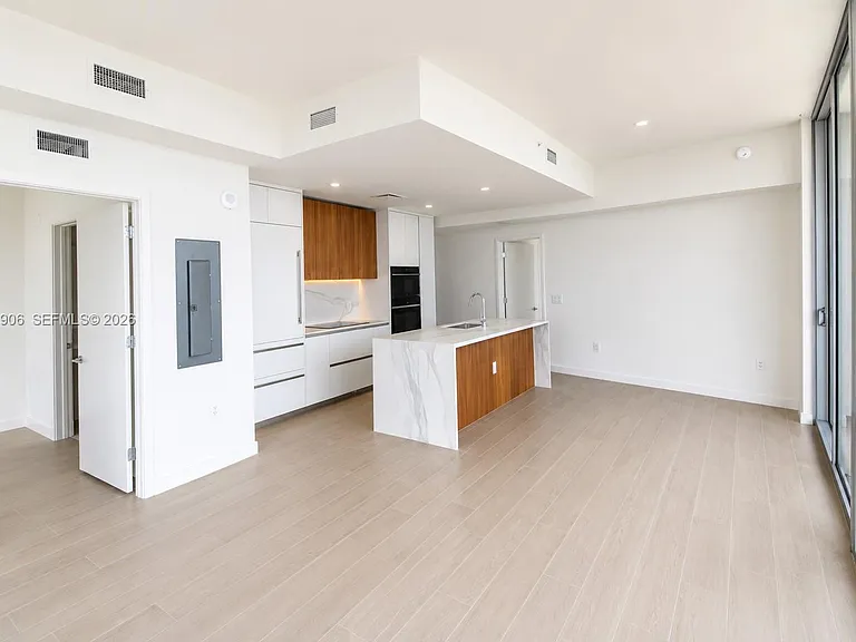 1400 Biscayne Blvd #3401 — Photo 9