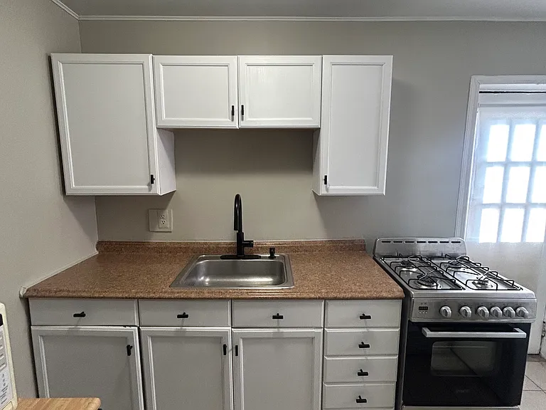 402 Lyceum Ave #A — Photo 12