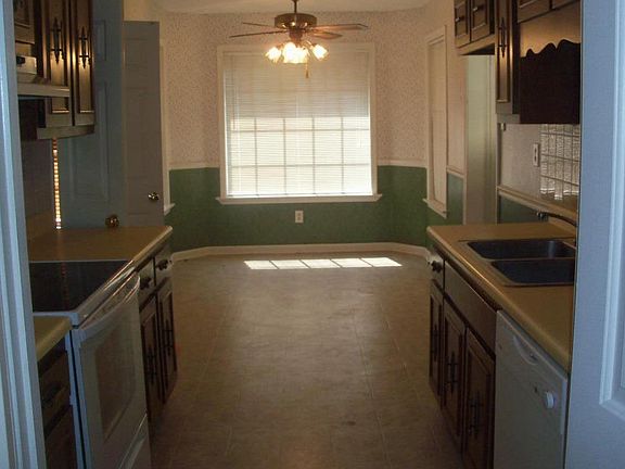 Stove in picture has been replaced.