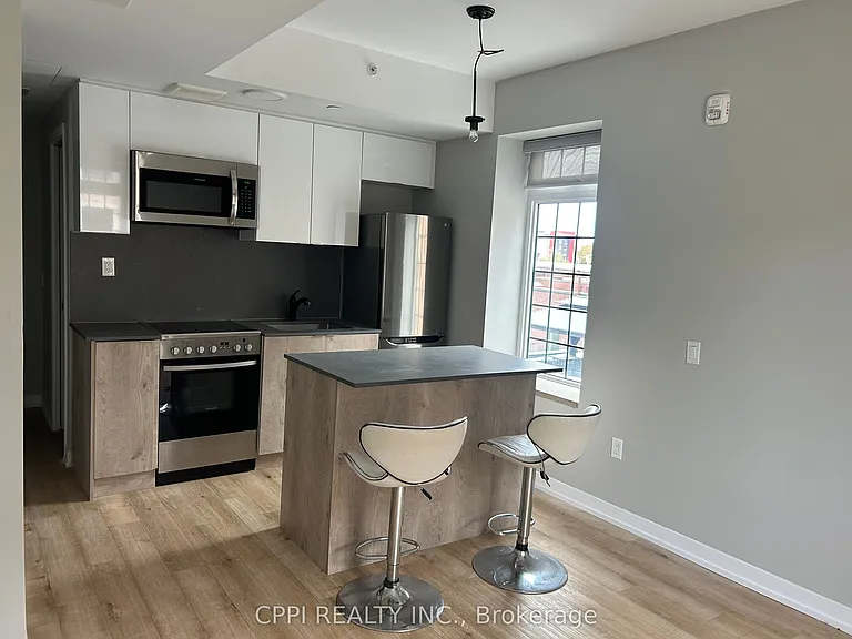 70 King St E #413 — Photo 2