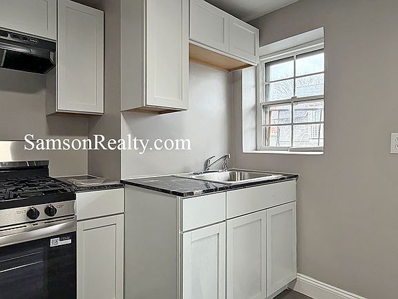 3rd image of 41 Jenckes St APT 3