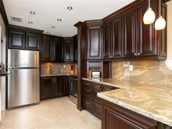 3135 S Ocean Dr APT 227, Hallandale, FL 33009