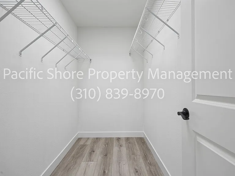 Montrose Apartments — Photo 10