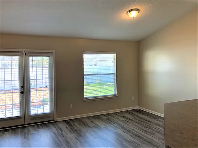 3201 Ginny Lake Dr — Photo 5