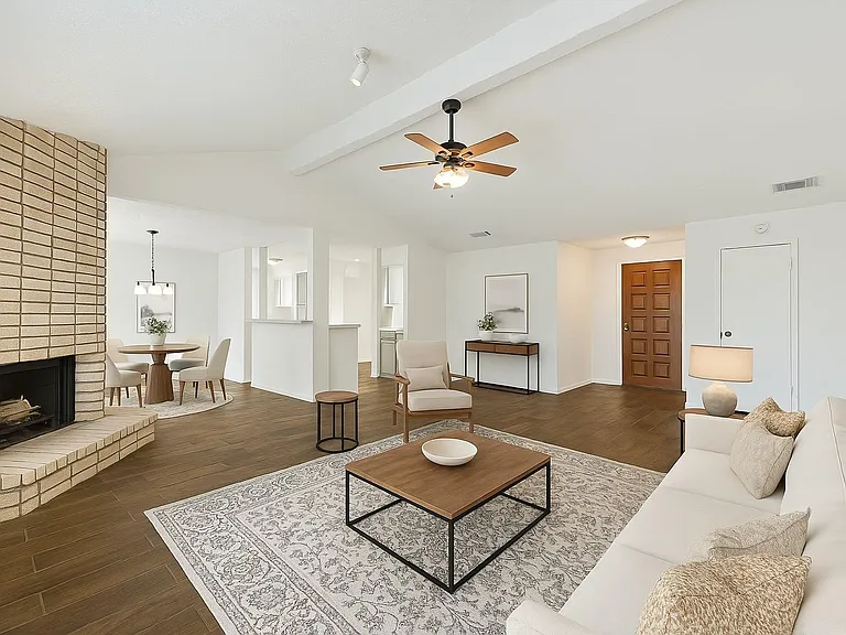 1534 Valley Landing Dr — Photo 2
