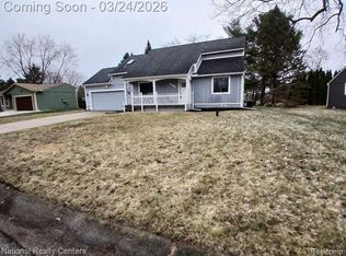 3180 Jennella Dr, Commerce Township, MI 48390