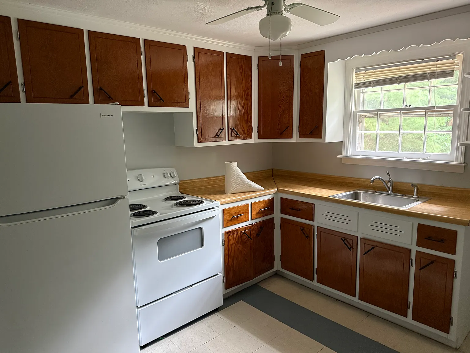 2 bed, 1100 sqft, $1,550 — Photo 3