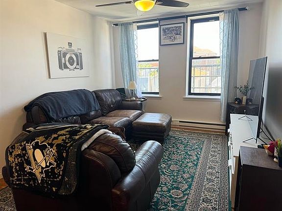 5th image of 129 Franklin St