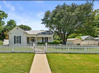 410 E Schubert St, Fredericksburg, TX 78624
