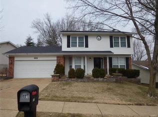 601 Rustic Valley Dr, Ballwin, MO 63021